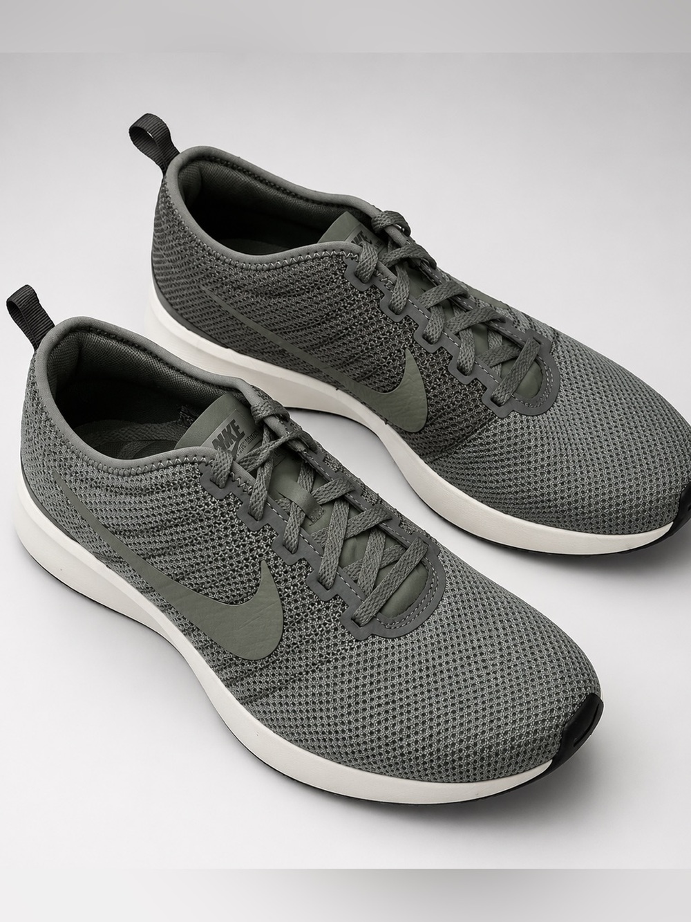 Like New Nike Dualtone Racer Athletic Shoe Olive Green & Cream Size 9